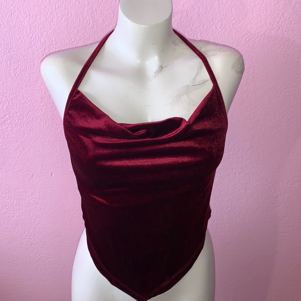 802. 🎉Maroon velvet halter top
